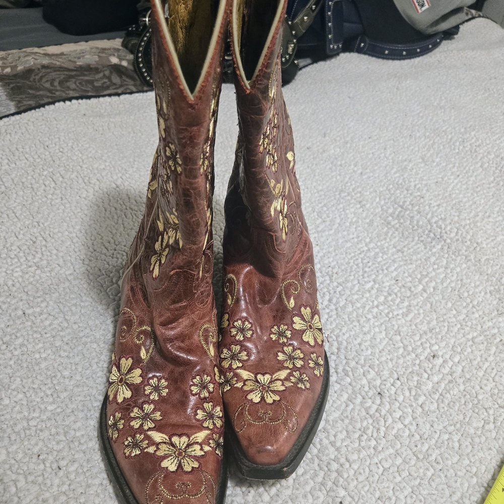 Shyanne Floral  Heeled Boots - Burgandy/Red  with Cream Embroidered flowers